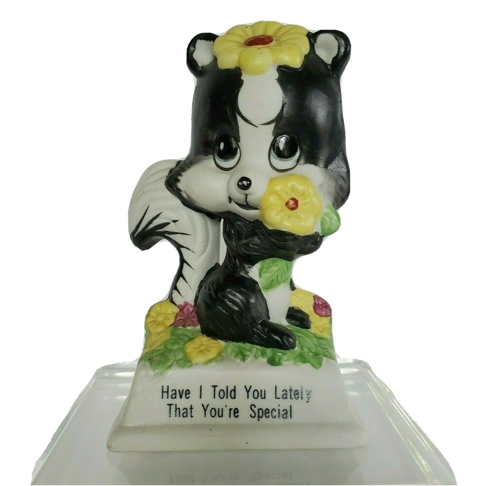 '79 Retro Flower Power Daisy Skunk Figurine Russ Berrie #818 Vintage Grandmacore